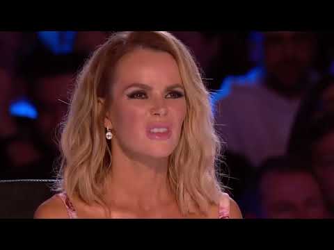 hache el templario mujer toca arpa de boca