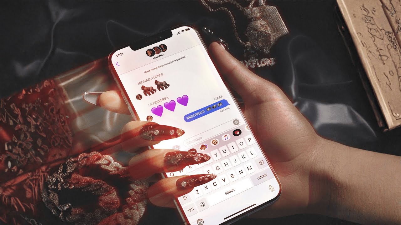 iZaak, La Perversa, Michael Flores - MENTIRA (Official Video)