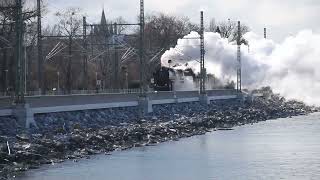 01 202 und 01 519 bei der Ausfahrt aus Lindau Insel
