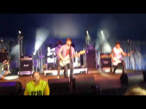 Page 44 - Answers (Live at Download Festival 2013)