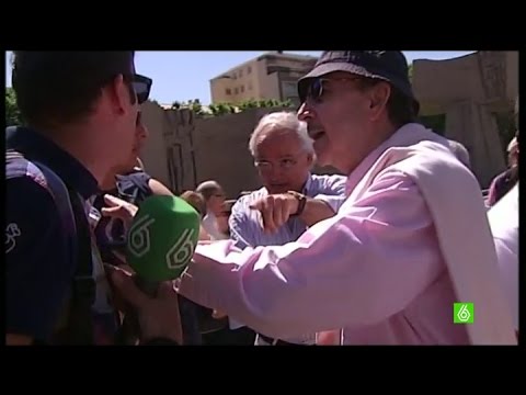 Un equipo de laSexta increpado y zarandeado en una protesta contra Podemos