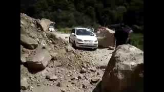 preview picture of video 'Landslide between Badrinath and Joshimath, Uttaranchal'