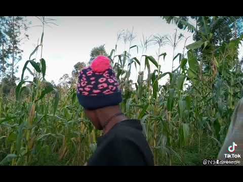 Girlfriend smells fart😂😂