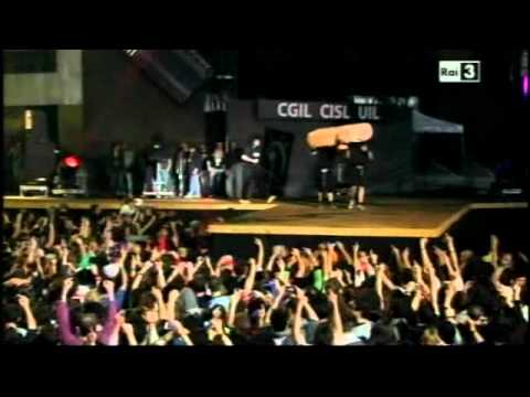 Caparezza - Il dito medio di Galileo @Primo Maggio 2012