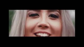 トレンド　セクシー美女の振舞い風景