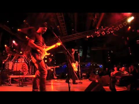 Venerdì 03-10-2008 Achtung Babies tributo agli U2