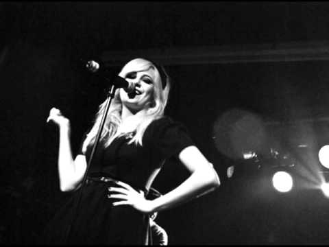 Pixie Lott - Midnight Train to Georgia (Gladys Knight & the Pips Cover)