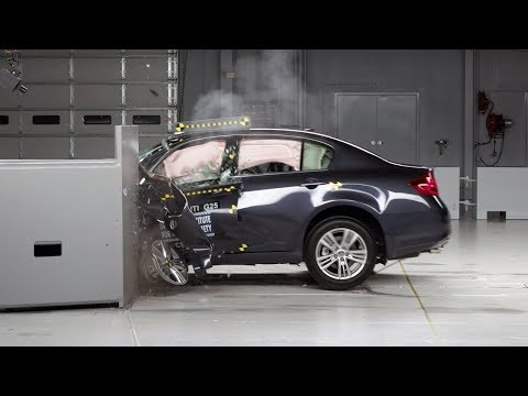 2012 Infiniti G Overlap IIHS Crash Test Video