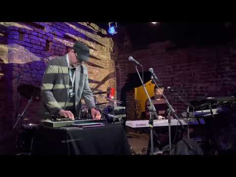 Chris Hülsbeck and Patrick Nevian - „Turrican II Title“ at Amiga37 SetPatch party 2022-10-15 (clip)