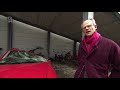 Dick Spaans ziet voor het eerst zijn autowrak