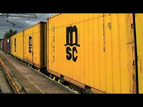 Freightliner 90048 through Acton Bridge 23/09/11