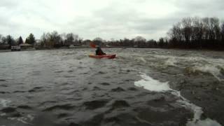 preview picture of video 'Des rapides (R1-R2) en kayak (8ième avenue, Deux-Montagnes, Québec, Canada)'