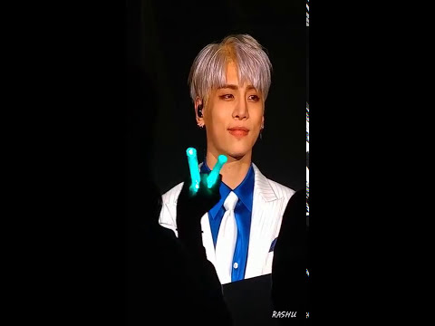 JONGHYUN SINGING Lonely WITH SHAWOL for THE LAST TIME 😭 😭