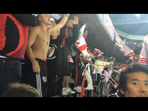 "Hinchada de River Plate en Yokohama(Japón)ã€€ãƒªãƒ¼ãƒ™ãƒ«ã‚µãƒãƒ¼ã‚¿ãƒ¼" Barra: Los Borrachos del Tablón • Club: River Plate • País: Argentina