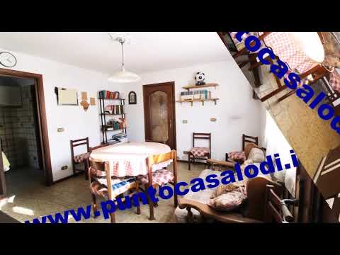 362 - LIVRAGA ( LODI ) - VENDESI VILLA COMPOSTANDA 2 APPARTAMENTI CON AMPIO TERRENO