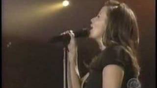 Sara Evans peforming &quot;coalmine&quot; at the 2006 ACM Awards.