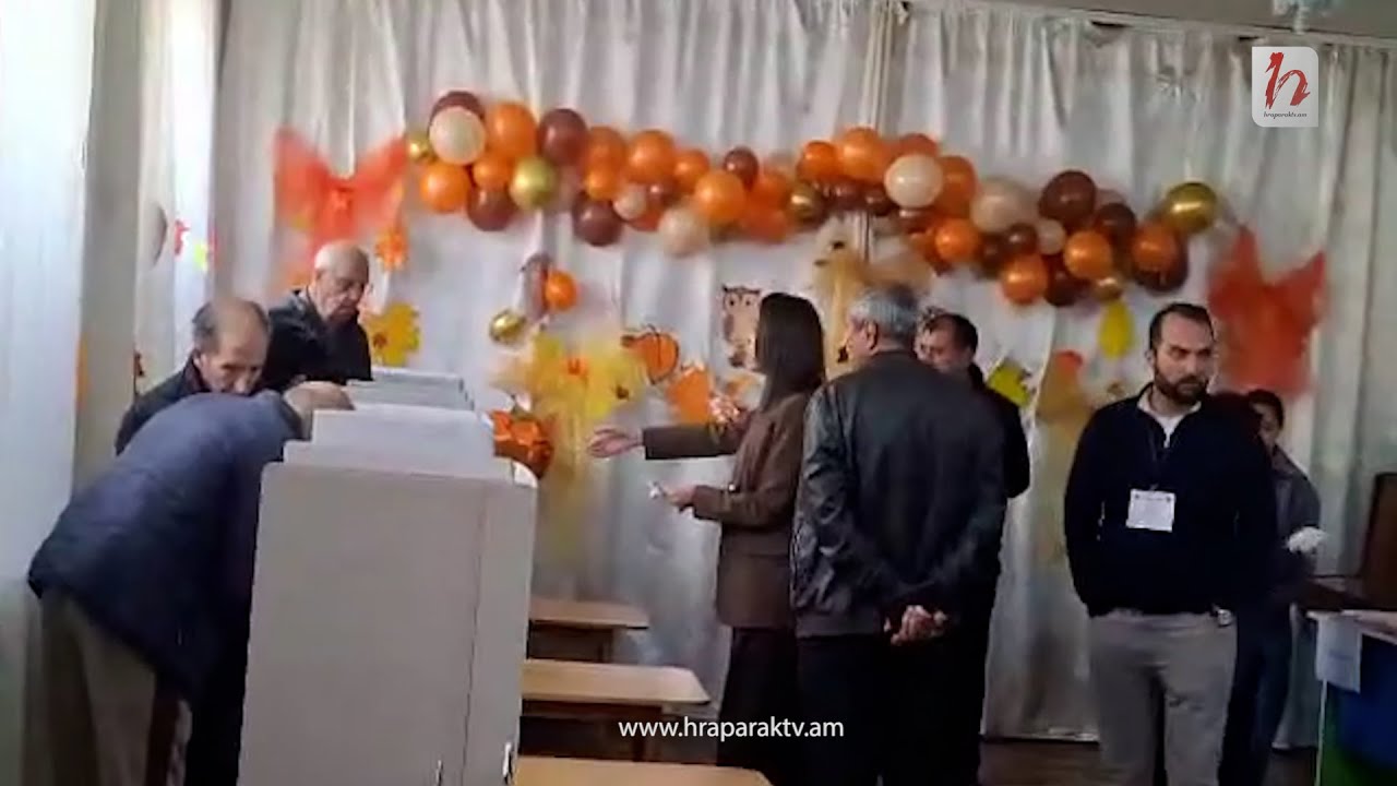 Քաղաքացու կտրոնը ընկել է վարագույրի հետեւը