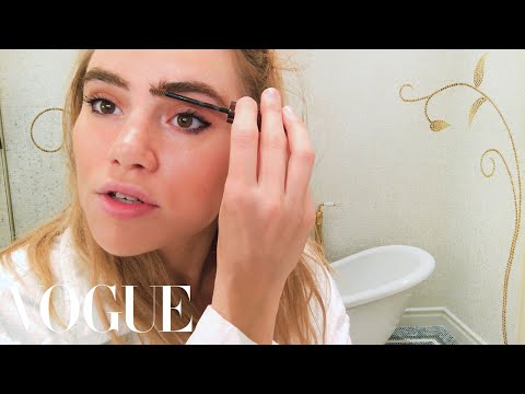 Suki Waterhouse’s Guide to It Brit Eyeliner | Beauty Secrets | Vogue