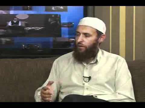 Kam një shoqe që fal namaz, është nervoze dhe ka probleme në familje mirëpo më... - 101.3