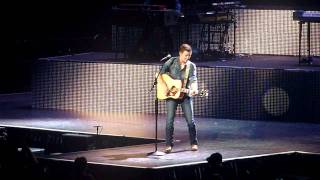 Scotty McCreery performs Are You Going to Kiss Me or Not? American Idol concert in Phoenix