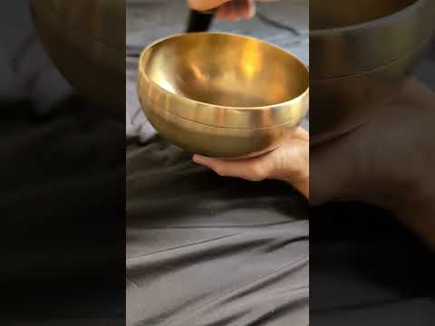 [A169] Peter Hess Bowl singing bowl, ⌀17cm / 730g, 🔽 F#3 + 9c (186 Hz) ⭐️, 🔼 C5 +22c (530 Hz) — VAYU sounds