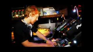 John Digweed & Nick Muir (Bedrock) - Beautiful Strange (Original Mix)