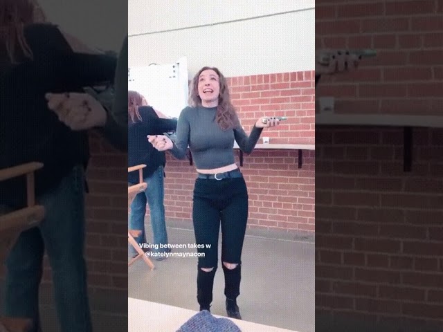 Vídeo relacionado con Katelyn Nacon (Brown Hair) Big Head. Máscara más Grande Que la Vida.