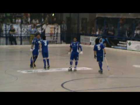 Follonica Hockey - Play Off 2010 (2° tempo - Esultanza di Molina dopo il 3 a 2)