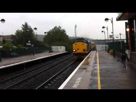 class.37606 and 37608 thrash through Meadowhall  on 1Q13