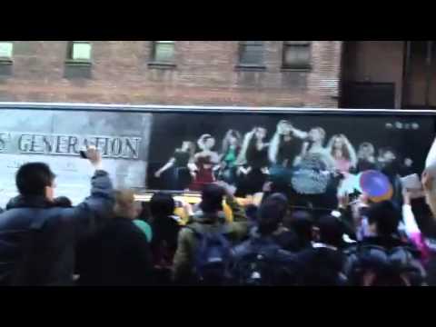 120131 Fancam SNSD bus arriving at Letterman