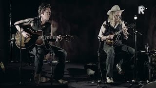 Ian Siegal and Jimbo Mathus - Talkin' Overseas Pirate Blues - Live uit Lloyd