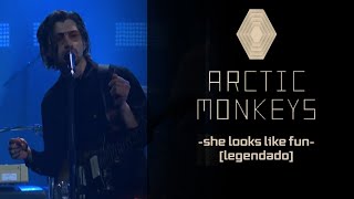 Arctic Monkeys - She Looks Like Fun [Legendado]