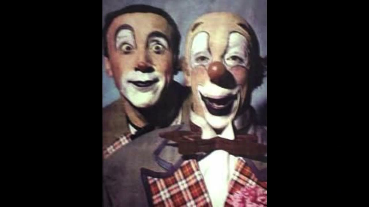 DOCUMENTÁRIO O CIRCO NO BRASIL   BORORÉ