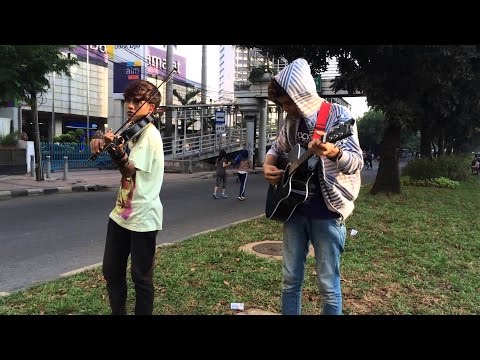 Pengamen Purwokerto Nyanyi Lagu Sewu Kuto Suaranya Bagus Banget