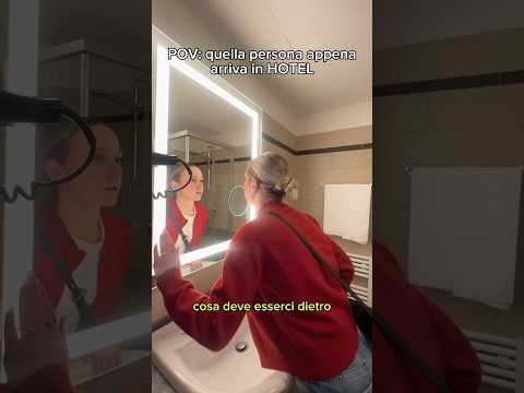 Quella persona appena arriva in HOTEL
