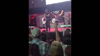 Cole Swindell - Dozen Roses &amp; a Six Pack