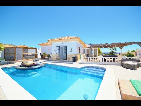 UNDER OFFER - Three bedroom villa for sale in Arboleas with a pool and roof terrace / Villa Arboles