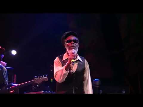 mighty Diamonds need a roof rototom 2018