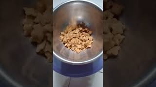 Download lagu #asmr #satisfying sounds Pouring Cat food #shorts mp3