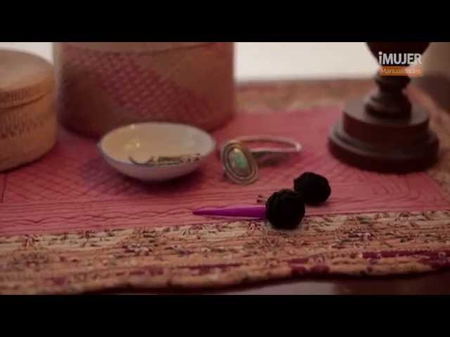 Vídeo relacionado con Broches de pelo grandes con diseño de rosa roja de 4.3 pulgadas para mujer, encantadoras flores para ropa, llama la atención con elegante clip de rosa para el pelo, broche de flores para ropa y clips