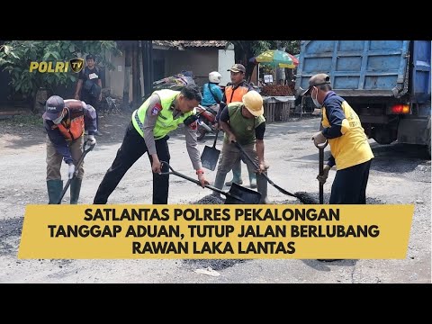 SATLANTAS POLRES PEKALONGAN TANGGAP ADUAN, TUTUP JALAN BERLUBANG RAWAN LAKA LANTAS
