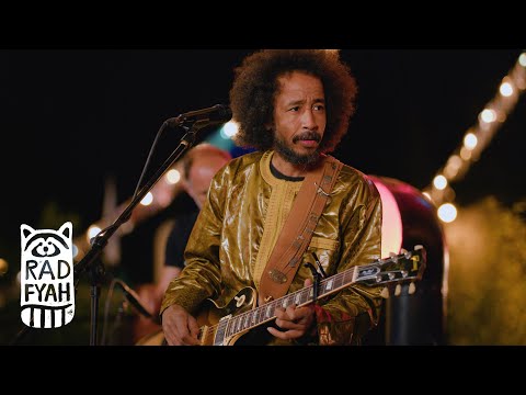 Tamikrest - Fassous Tarahnet - Rad Fyah Studio (on the road) Live Session