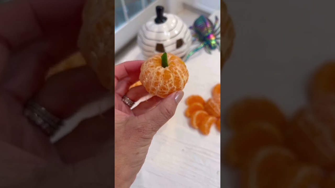 EASY HALLOWEEN TREATS !These ideas are perfect for Halloween parties!! #momhack #halloweenhacks