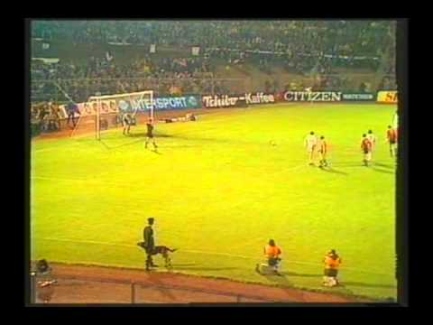 1977 (May 11) SV Hamburg (West Germany) 2-Anderlecht (Belgium) 0 (Cup Winners Cup).avi