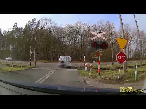 Auto wird von Zug erfasst