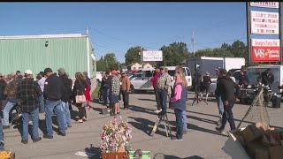 Family-owned hardware store in New Middletown closes after 50 years, holds auction