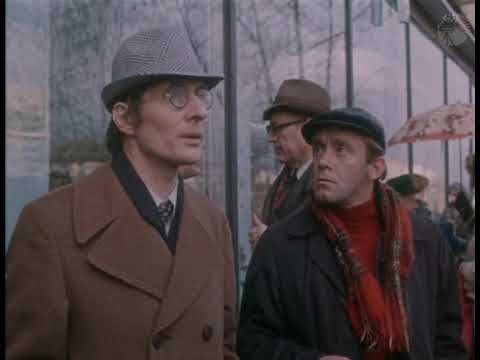 "По улицам комод водили" "Грабёж среди бела дня"