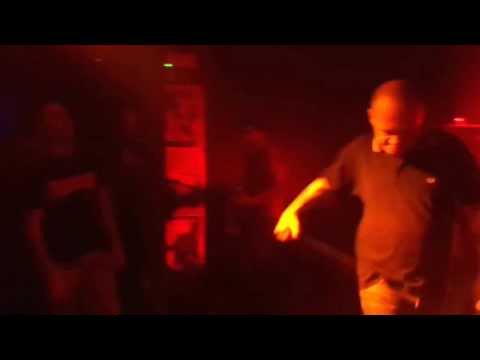MATA-RATOS - Dança Com a Merda (Live in Sabotage)