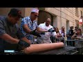 Jarige hotdog 'groots' gevierd in New York - RTL NIEUWS