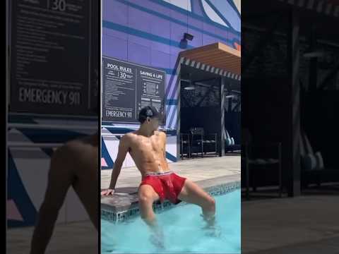 I have a big dick don’t look down! 🍆🍆 #gay #dick #shorts @itsenzo2.0